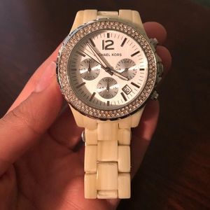 Michael Kors watch, no other links.